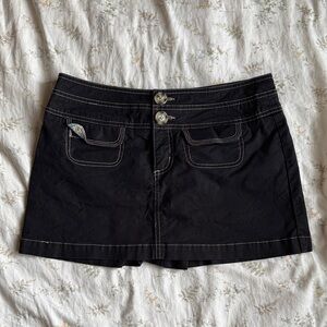 Black mini skirt with two front pockets size small in great condition